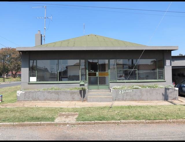 3 BEDROOM FREEHOLD FOR SALE IN BURGERSHOOP